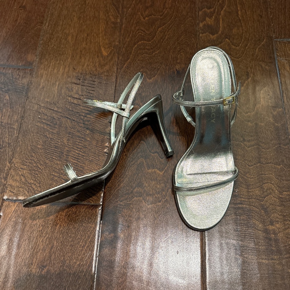 ELLEN TRACY Made in Italy Pewter sandal heels